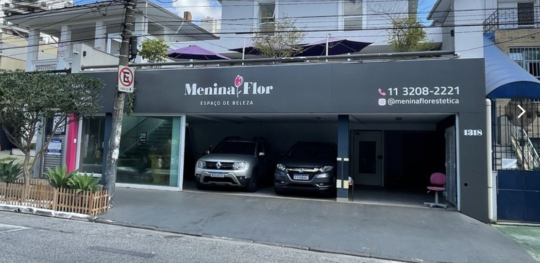 Fachada do salão de beleza Menina Flor na Rua Muniz de Sousa, 1318 – Aclimação